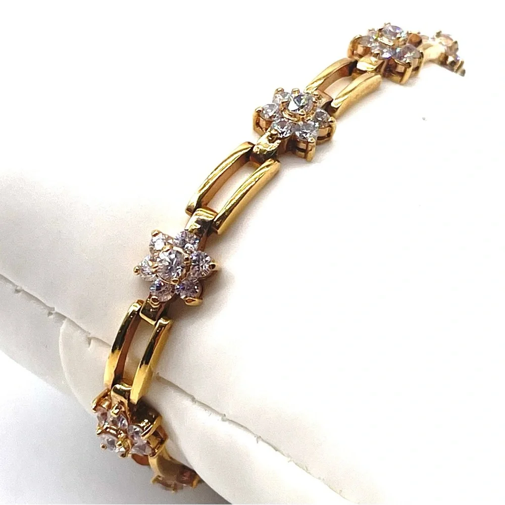 Stunning Elegant Gold Toned Rhinestone Bracelet - Picture 3 of 4